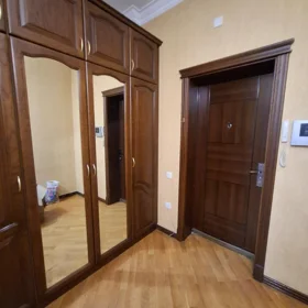 In Baku 140.0 m² apartment is for rent - Image 9