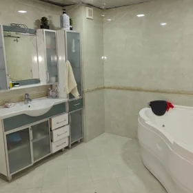 In Baku 138.0 m² apartment is for rent - Image 8