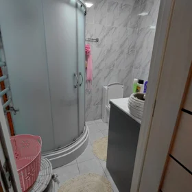 In Baku 70.0 m² apartment is for rent - Image 2