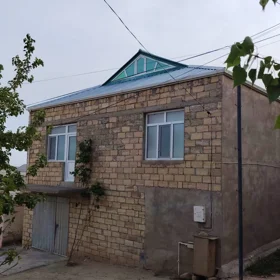 In Baku 100.0 m² house with 4.0 rooms is for sale