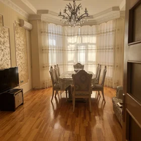 In Binəqədi rayonu 400.0 m² house with 6.0 rooms is for sale - Image 2