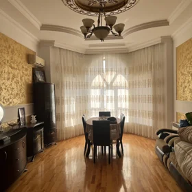 In Binəqədi rayonu 400.0 m² house with 6.0 rooms is for sale - Image 5