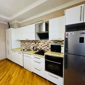In Baku 110.0 m² apartment is for rent - Image 2
