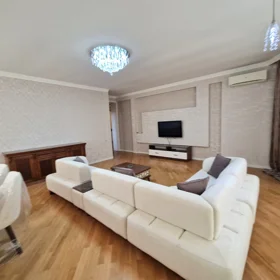 In Baku 175.0 m² apartment is for rent - Image 3