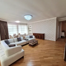In Baku 175.0 m² apartment is for rent - Image 4
