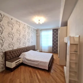 In Baku 175.0 m² apartment is for rent - Image 5