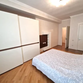 In Baku 175.0 m² apartment is for rent - Image 8