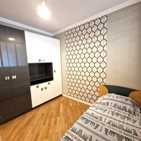In Baku 175.0 m² apartment is for rent - Image 9
