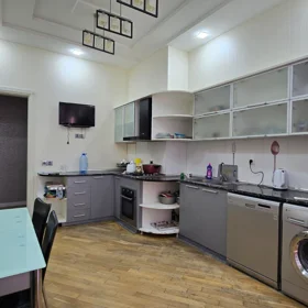 In Baku 170.0 m² apartment is for sale - Image 6