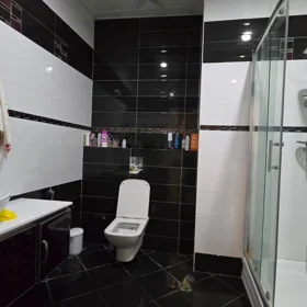 In Baku 170.0 m² apartment is for sale - Image 9