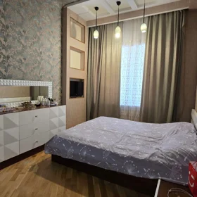 In Baku 170.0 m² apartment is for sale - Image 10