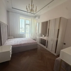 In Baku 145.0 m² apartment is for rent - Image 8