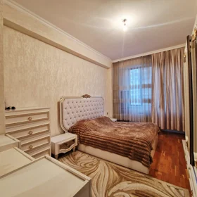 In Baku 70.0 m² apartment is for sale - Image 5