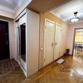 In Baku 90.0 m² apartment is for sale - Image 10