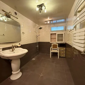 In Baku 170.0 m² apartment is for rent - Image 4