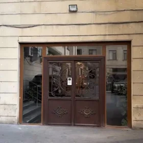 In Baku 300.0 m² apartment is for sale - Image 3