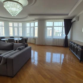 In Baku 165.0 m² apartment is for rent - Image 2