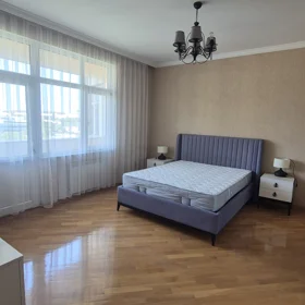 In Baku 165.0 m² apartment is for rent - Image 4