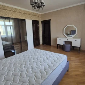 In Baku 165.0 m² apartment is for rent - Image 8