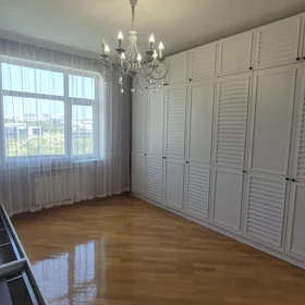In Baku 165.0 m² apartment is for rent - Image 9