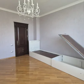 In Baku 165.0 m² apartment is for rent - Image 10