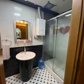 In Baku 100.0 m² apartment is for rent - Image 2