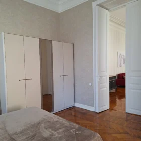 In Baku 80.0 m² apartment is for rent - Image 9