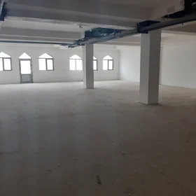 In Xətai rayonu 352.0 m² commercial is for rent - Image 2