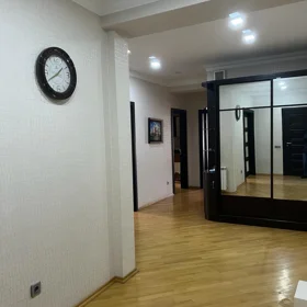 In Baku 135.0 m² apartment is for rent - Image 5