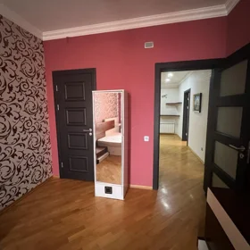 In Baku 135.0 m² apartment is for rent - Image 8