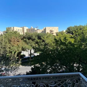 In Baku 1000.0 m² apartment is for rent - Image 10