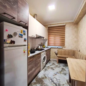 In Baku 90.0 m² house with 3.0 rooms is for rent - Image 5