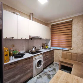 In Baku 90.0 m² house with 3.0 rooms is for rent - Image 6