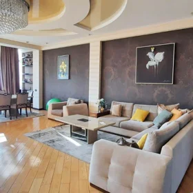 In Baku 250.0 m² apartment is for rent - Image 5