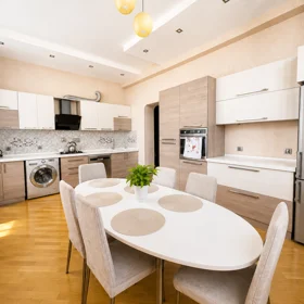 In Baku 135.0 m² apartment is for sale - Image 7