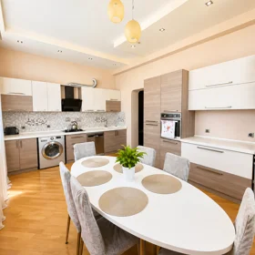 In Baku 135.0 m² apartment is for sale - Image 8
