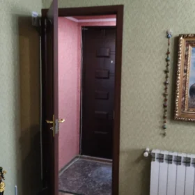 In Baku 200.0 m² apartment is for sale - Image 6