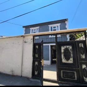 In Binəqədi rayonu 140.0 m² house with 4.0 rooms is for sale