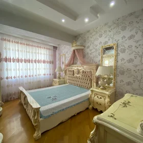 In Baku 155.0 m² apartment is for sale - Image 8