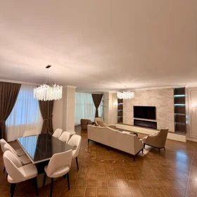 In Baku 235.0 m² apartment is for rent - Image 4