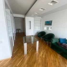 In Baku 190.0 m² apartment is for rent - Image 4