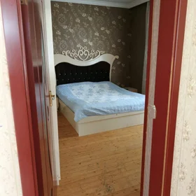 In Baku 100.0 m² house with 4.0 rooms is for rent - Image 3