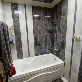 In Baku 70.0 m² apartment is for sale - Image 2