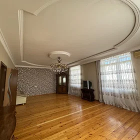 In Binəqədi rayonu 500.0 m² house with 8.0 rooms is for sale - Image 3