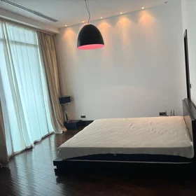 In Baku 193.0 m² apartment is for rent - Image 2