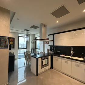 In Baku 170.0 m² apartment is for rent - Image 9