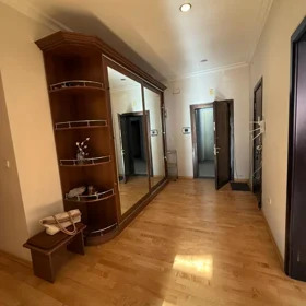 In Baku 140.0 m² apartment is for rent - Image 2