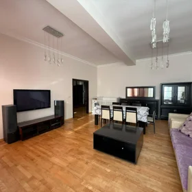 In Baku 140.0 m² apartment is for rent - Image 3