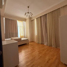 In Baku 140.0 m² apartment is for rent - Image 8