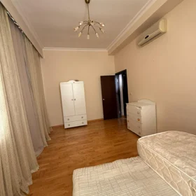 In Baku 140.0 m² apartment is for rent - Image 9
